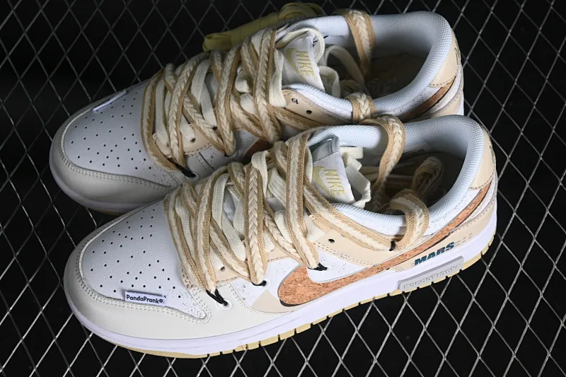 All Categories Nk SB Dunk Series Nk SB Dunk Low Low-top Sneakers Nk Dunk Low Panda Prank Space Exploration-Interstellar Exploration Mocha SB Strap Low-top Casual Sneakers DV0833-100